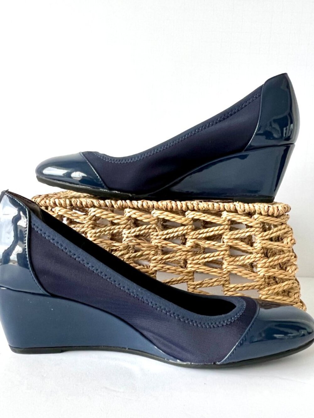 LifeStride Juliana Stretch Cap Toe Wedge Pump, Lux Navy Blue, Size 9, EC